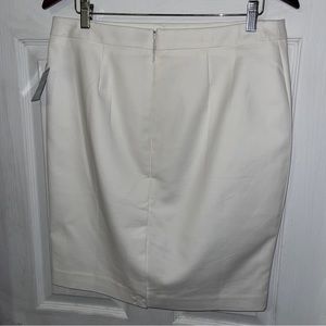 Brand : Liz Claiborne career  Size 10 Color : white